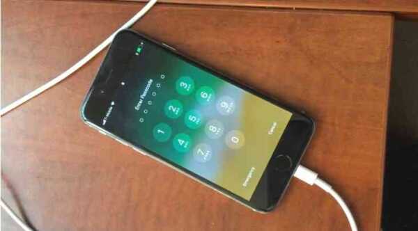 iOS 11.3、パスコードロックが破られる！？