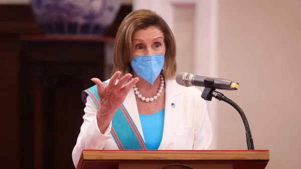 Appleは、ペロシ下院議長が台湾を訪問した後、サプライヤーに中国の規制を遵守するよう警告