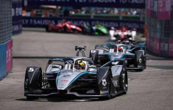 メルセデスEQのストフェル・バンドーンがフォーミュラE世界選手権で優勝