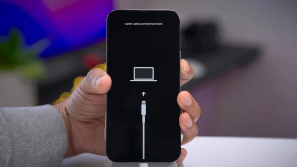 もしもの時にiPhone 14を「強制的に再起動」する方法、「リカバリモード」または「DFU」を使用する方法